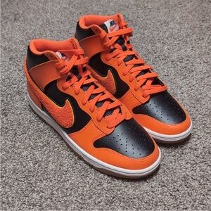 Nike Dunks High Retro University